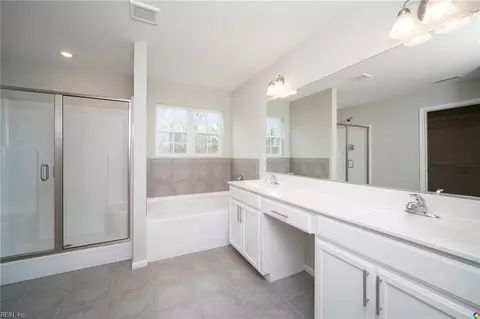 Bath - 2257 Captiva Ln, Chesapeake, VA 23321 photo 4 of 5