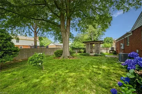 Exterior - 6 Redman Ct, Hampton, VA 23669 photo 4 of 6