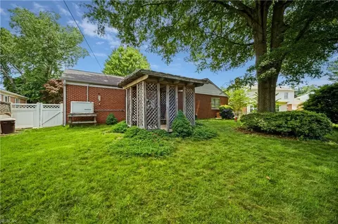 Exterior - 6 Redman Ct, Hampton, VA 23669 photo 3 of 6