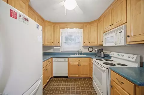 Kitchen - 6 Redman Ct, Hampton, VA 23669 photo 2 of 2