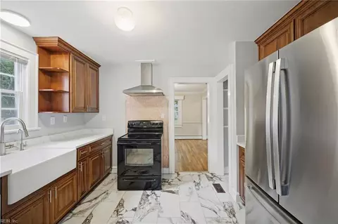 Kitchen - 5 Willoughby Pl, Hampton, VA 23661 photo 2 of 3