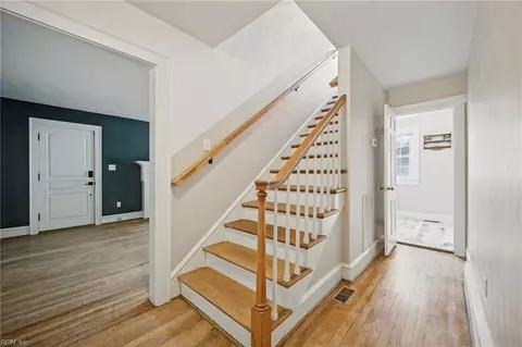 Entry Way - 5 Willoughby Pl, Hampton, VA 23661 photo 2 of 3