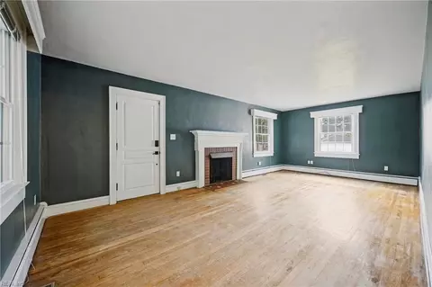 Living - 5 Willoughby Pl, Hampton, VA 23661 photo 1 of 5