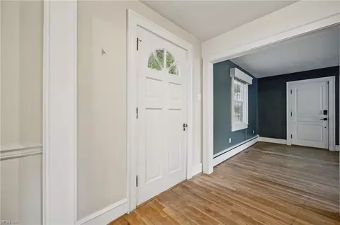 Entry Way - 5 Willoughby Pl, Hampton, VA 23661 photo 1 of 3