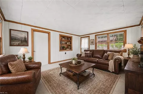 Living - 5 Willoughby Pl, Hampton, VA 23661 photo 5 of 5
