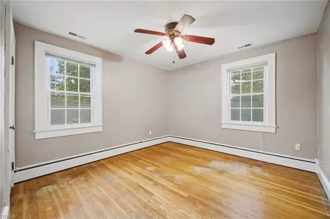 Bedroom - 5 Willoughby Pl, Hampton, VA 23661 photo 4 of 8