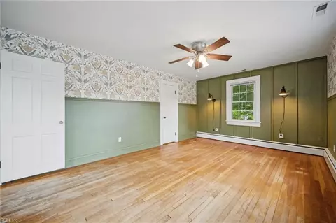Bedroom - 5 Willoughby Pl, Hampton, VA 23661 photo 1 of 8