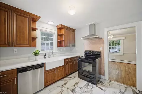 Kitchen - 5 Willoughby Pl, Hampton, VA 23661 photo 1 of 3