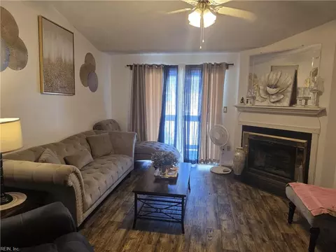 149 Cape Dorey Dr, Hampton, VA 23666 photo 2