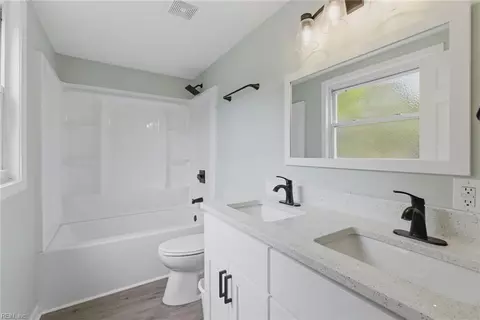 Bath - 2102 Grimes Rd, Hampton, VA 23663 photo 2 of 4