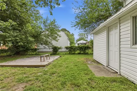 Exterior - 2102 Grimes Rd, Hampton, VA 23663 photo 5 of 9