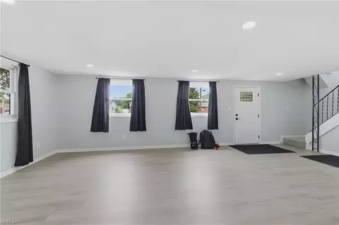 Living - 2102 Grimes Rd, Hampton, VA 23663 photo 2 of 11