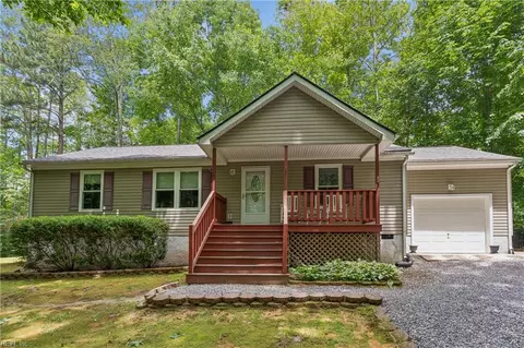 3809 Stream Dr, Gloucester, VA 23061