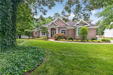 1068 Scenic Blvd, Chesapeake, VA 23322