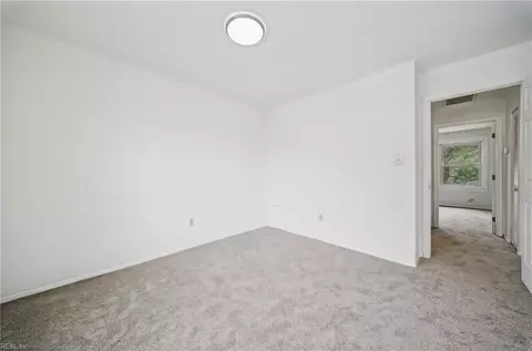 Bedroom - 4602 Greenwood Dr, Portsmouth, VA 23701 photo 2 of 6