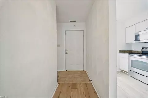 Entry Way - 4602 Greenwood Dr, Portsmouth, VA 23701 photo 1 of 1