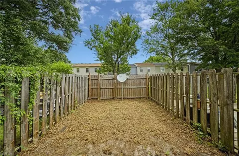 Exterior - 4602 Greenwood Dr, Portsmouth, VA 23701 photo 5 of 9