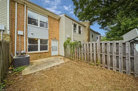 Exterior - 4602 Greenwood Dr, Portsmouth, VA 23701 photo 2 of 9