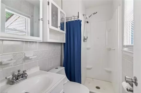 Bath - 825 Thames Dr, Hampton, VA 23666 photo 1 of 1
