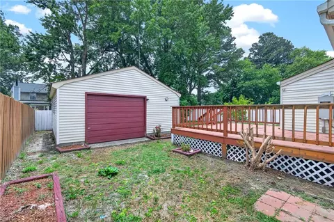 Exterior - 825 Thames Dr, Hampton, VA 23666 photo 4 of 5