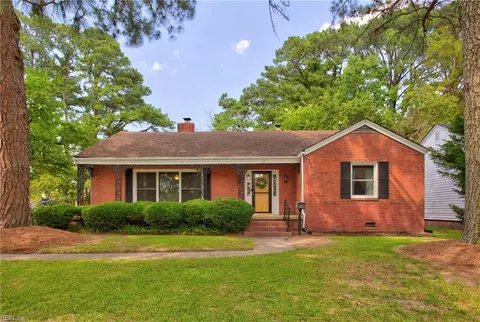 33 Greenbrier Rd, Portsmouth, VA 23707