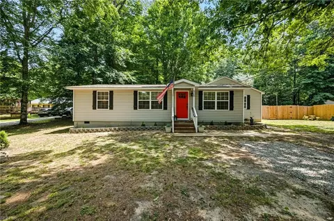 8729 Marlfield Rd, Gloucester, VA 23061