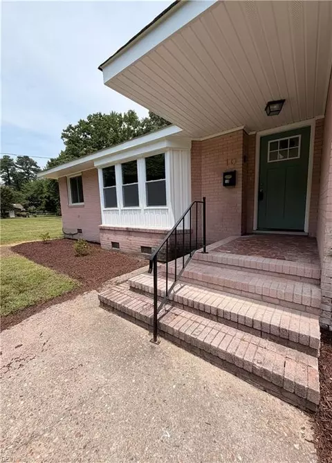 Exterior - 10 C C Spaulding Dr, Hampton, VA 23666 photo 3 of 7