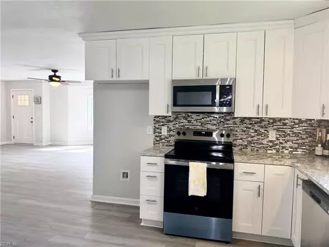 Kitchen - 10 C C Spaulding Dr, Hampton, VA 23666 photo 2 of 6