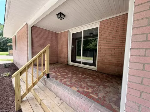 Exterior - 10 C C Spaulding Dr, Hampton, VA 23666 photo 4 of 7