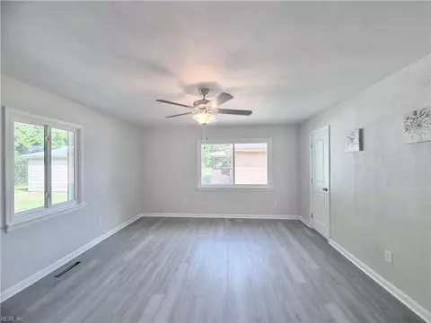 Living - 10 C C Spaulding Dr, Hampton, VA 23666 photo 6 of 10