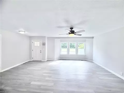 Living - 10 C C Spaulding Dr, Hampton, VA 23666 photo 1 of 10