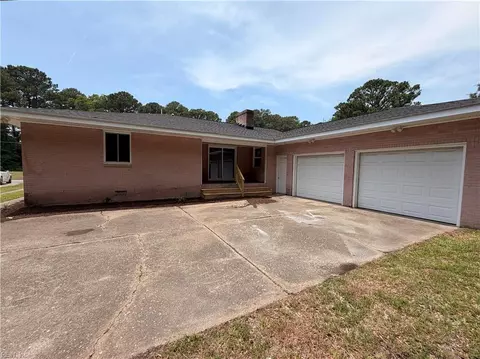 Exterior - 10 C C Spaulding Dr, Hampton, VA 23666 photo 5 of 7