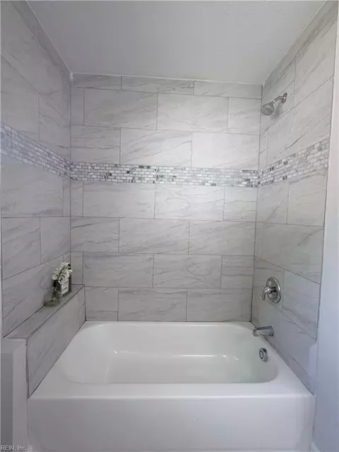 Bath - 10 C C Spaulding Dr, Hampton, VA 23666 photo 7 of 8
