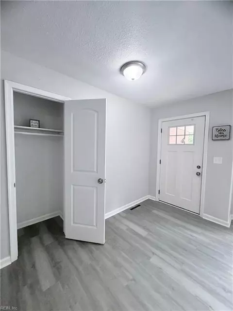 Entry Way - 10 C C Spaulding Dr, Hampton, VA 23666 photo 1 of 4