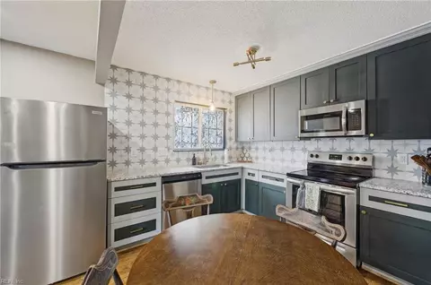 Kitchen - 724 Hemlock Ave, Hampton, VA 23661 photo 2 of 2