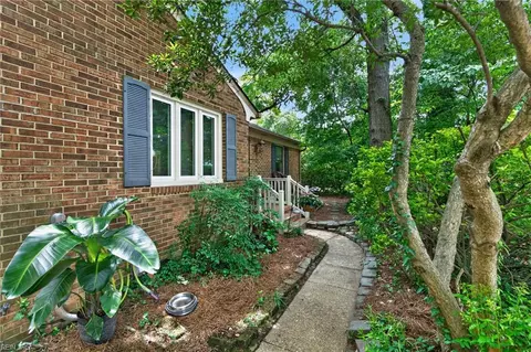 2153 Hollybriar Pt, Norfolk, VA 23518