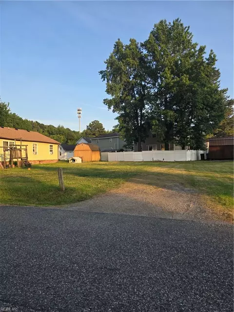 1721 Faulk St, Chesapeake, VA 23323