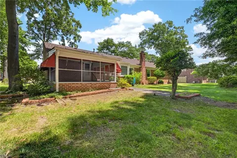 Exterior - 4005 Terry Dr, Chesapeake, VA 23321 photo 4 of 7