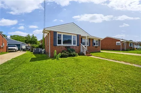 18 Reynolds Dr, Hampton, VA 23664