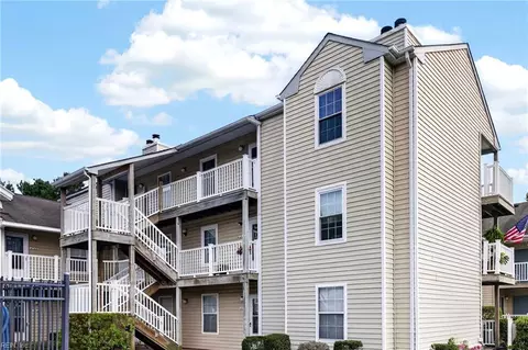 2135 Retreat Ct, Virginia Beach, VA 23454