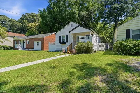 Exterior - 802 Teach St, Hampton, VA 23661 photo 3 of 10
