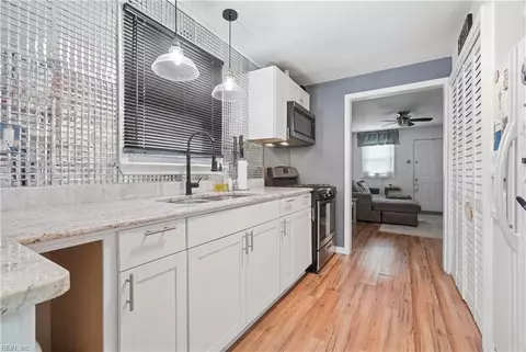 Entry Way - 802 Teach St, Hampton, VA 23661 photo 5 of 5