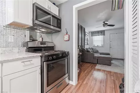 Entry Way - 802 Teach St, Hampton, VA 23661 photo 3 of 5