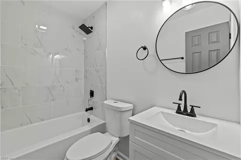 Bath - 1445 Oakcrest Dr, Hampton, VA 23663 photo 2 of 3