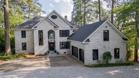 1706 S Woodside Ln, Virginia Beach, VA 23454