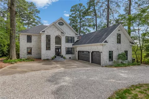 1706 S Woodside Ln, Virginia Beach, VA 23454