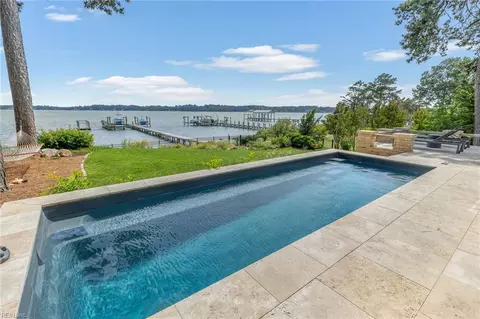 1706 S Woodside Ln, Virginia Beach, VA 23454