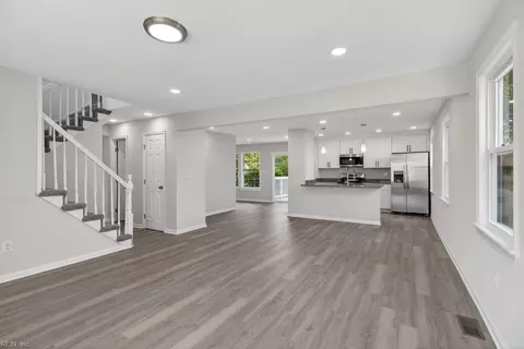 Entry Way - 212 Boswell Dr, Hampton, VA 23669 photo 1 of 4