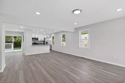 Living - 212 Boswell Dr, Hampton, VA 23669 photo 1 of 2