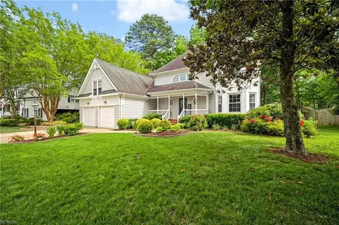 813 Loch Island Dr, Chesapeake, VA 23320